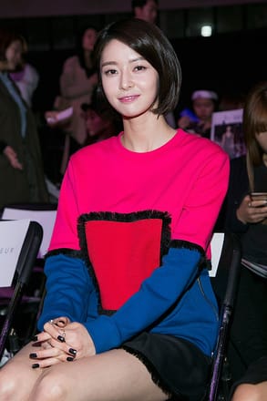 写真】セクシーな胸元…韓国ドラマ『梨泰院クラス』で人気上昇、クォン