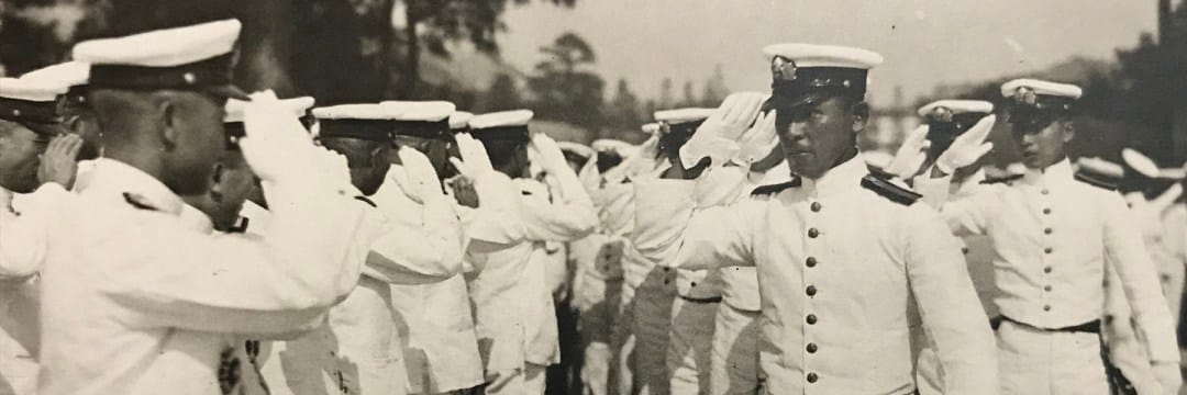 太平洋戦争」を描いた映画や漫画でかならず問題になる「敬礼」と「服装