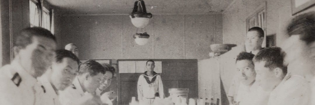 出撃前に部下に「卒業成績」がばれる…「日本海軍の集合写真」に隠され