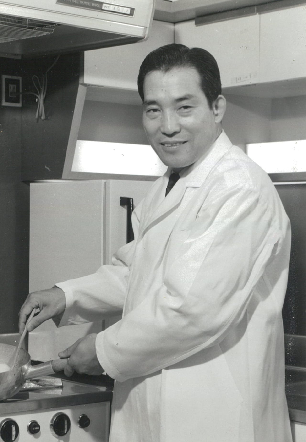 肉じゃが」はいつから「おふくろの味」になったのか…？ 過去100年の