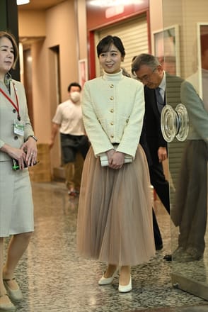 写真】天皇が「御用邸の散策中」に身につけていた「グリーンの