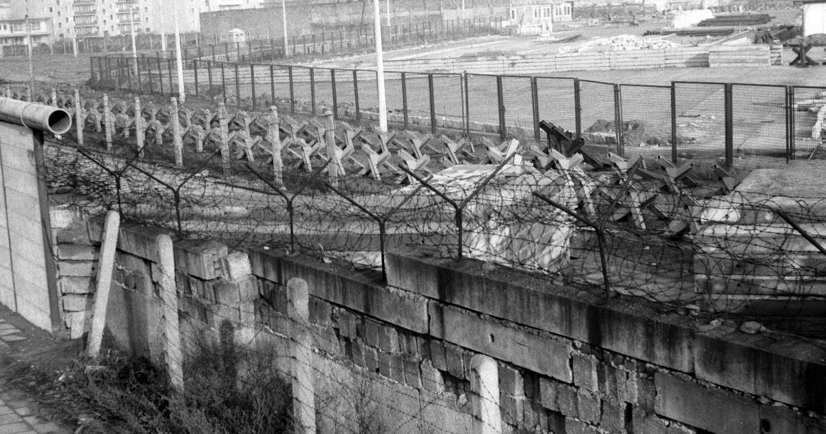 1965年1月1日撮影、東西ベルリンを分断するベルリンの壁（Photo by Gettyimages）