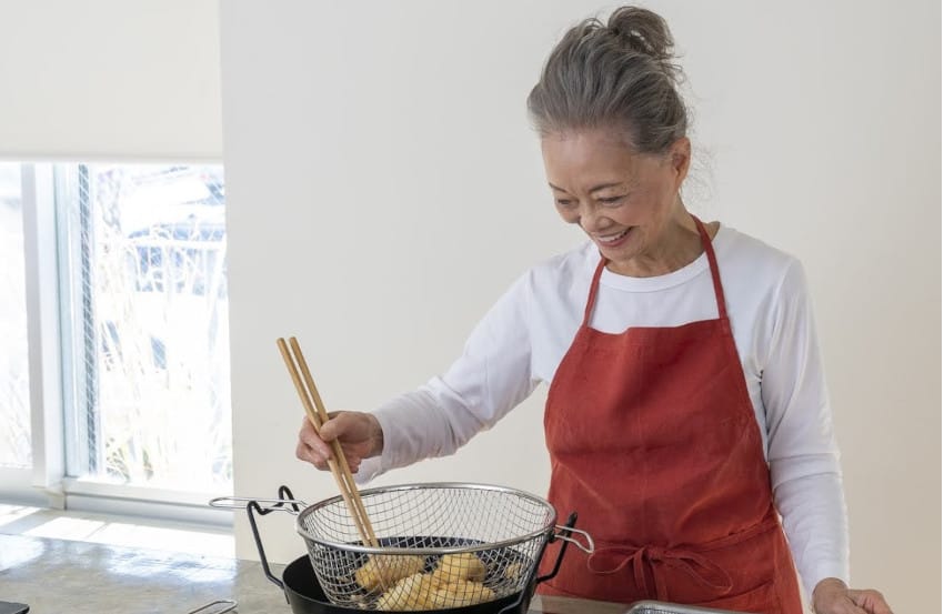 有元葉子の「究極のエプロン」。「見た目にも美しい」デザインで絶対に