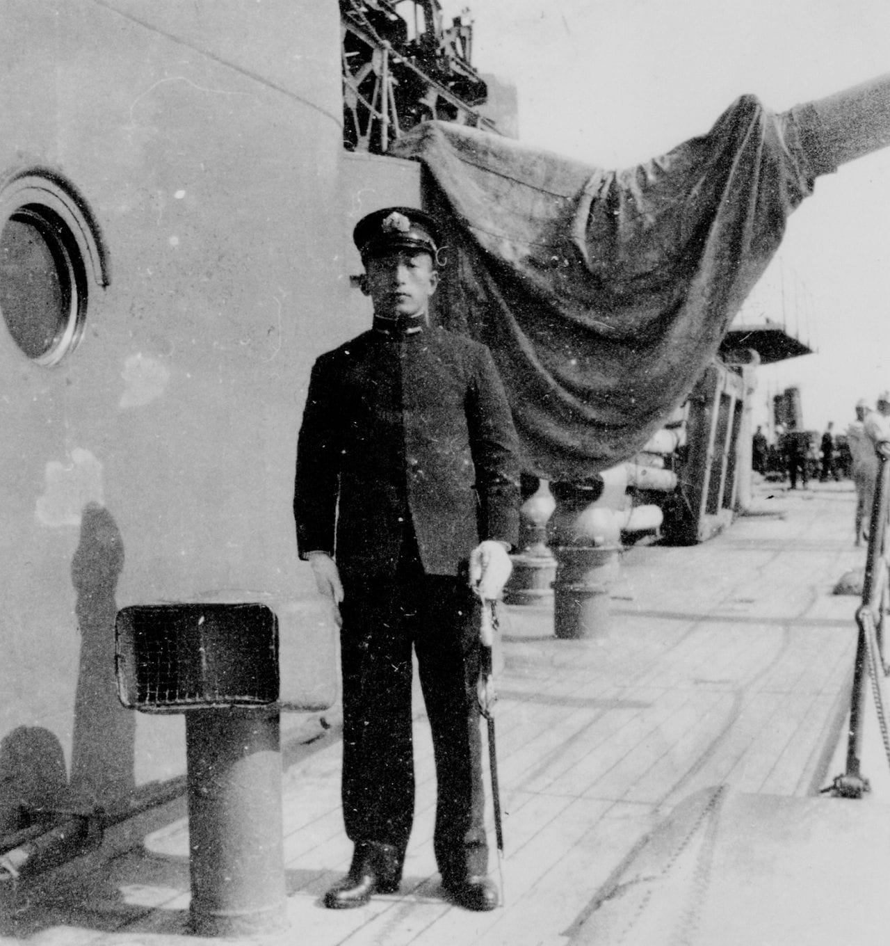 昭和18年「伊号第八潜水艦」がドイツへ…パリにたどり着いた乗組員が駐