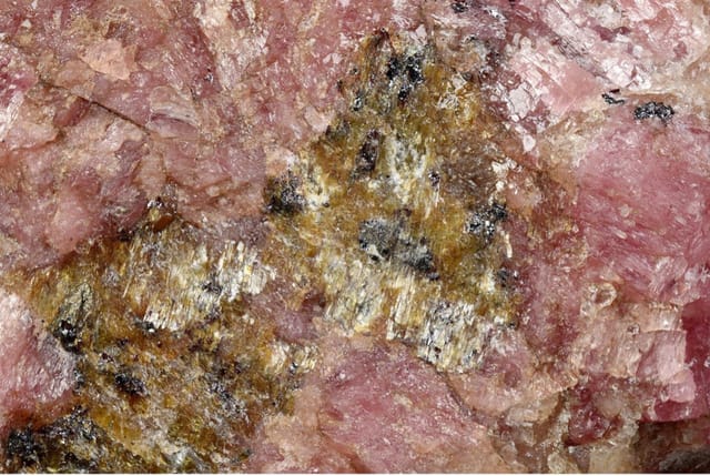 写真】愛知県の鉱山から新鉱物「堀石」を発見…『楽しい鉱物図鑑』の