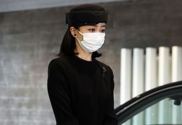 写真】秘密の恋人かそれとも婚活か…！「赤文字系」佳子さまの恋愛事情
