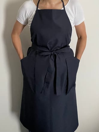 廃番品 新品 有元葉子 ナイロンエプロン 写真】有元葉子の「究極のエプロン」。「見た目にも美しい」デザインで