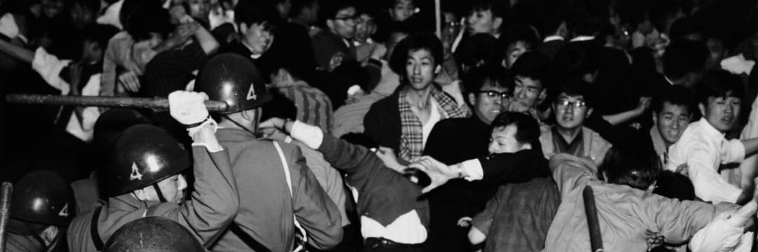 民主主義のために真面目な東大の女子学生がデモで死んだ」…1960年の