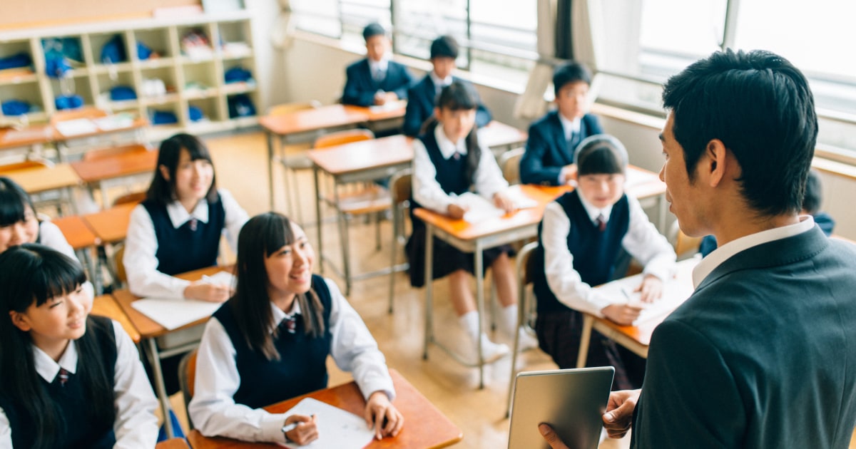 読まれなければただのゴミ」……生徒とその家族が夢中で熟読する「学級