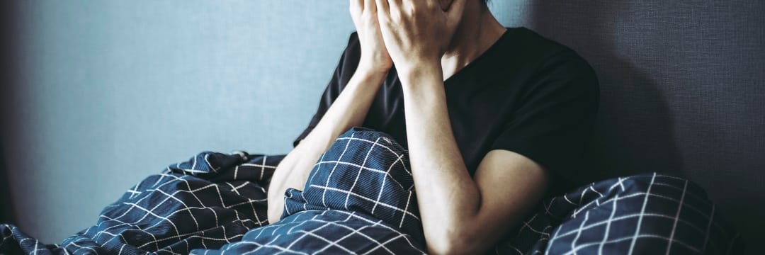 人は眠らないとどうなるのか？11日間の「断眠チャレンジ」をした青年に