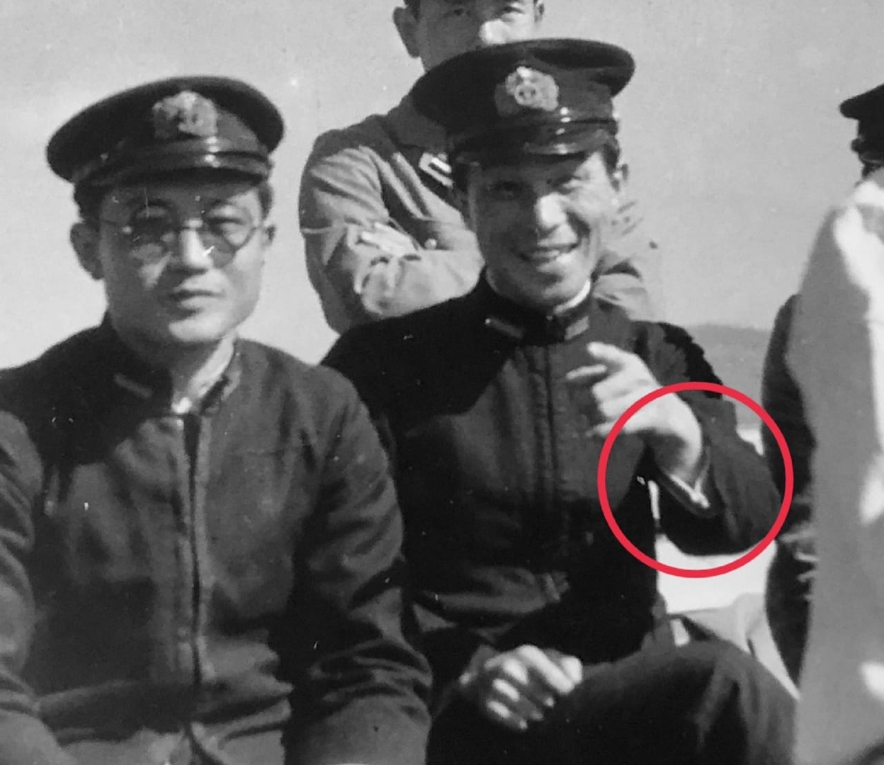 太平洋戦争」を描いた映画や漫画でかならず問題になる「敬礼」と「服装