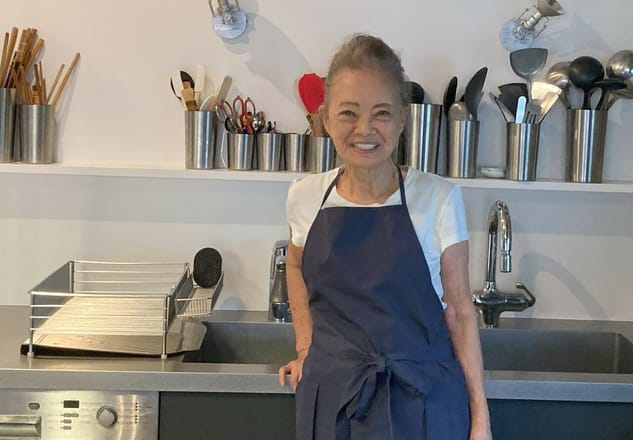 廃番品 新品 有元葉子 ナイロンエプロン 写真】有元葉子の「究極のエプロン」。「見た目にも美しい」デザインで