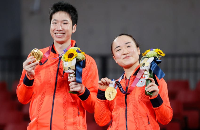 伊藤美誠もあきらめ顔…東京五輪卓球混合W「奇跡の大逆転」支えた